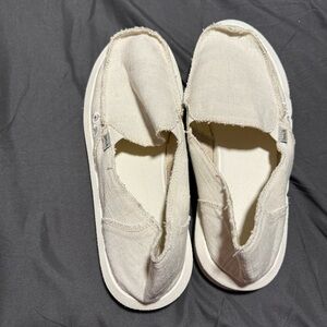 Woman’s Sanuk Canvas Slip-On Shoes
